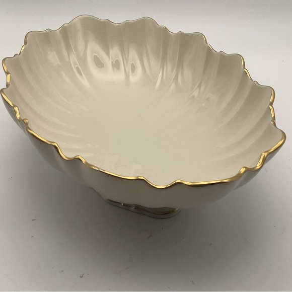Lenox Oval Scalloped Serving Bowl - Picture 2 of 9